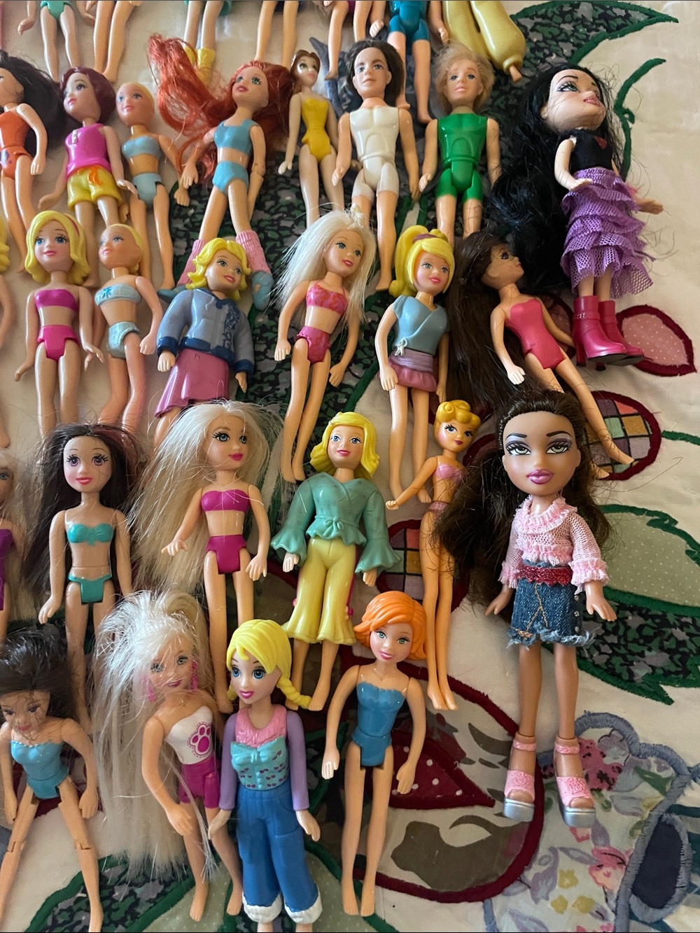 Doll Large Lot of 53 Polly Pocket Plus Other Small Sized Dolls - Picture 2 of 11